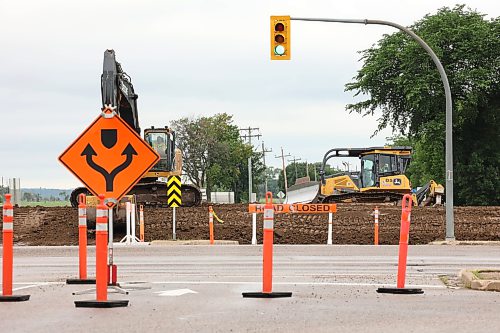 03062026
Work continues to close the dike along 18th Street North at Grand Valley Road in Brandon on Friday as the Assiniboine River continues to rise.
(Tim Smith/The Brandon Sun)