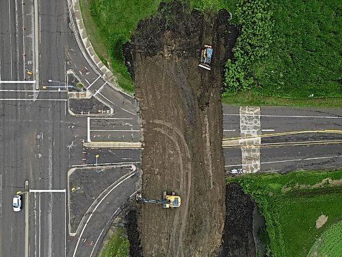 03062026
Work continues to close the dike along 18th Street North at Grand Valley Road in Brandon on Friday as the Assiniboine River continues to rise.
(Tim Smith/The Brandon Sun)