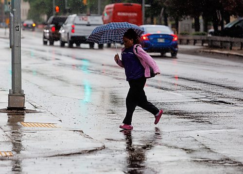 MIKE DEAL / FREE PRESS
Umbrellas were deployed against the wet weather for Monday morning commuters in downtown Winnipeg.
Standup
260706 - Monday, July 06, 2026.