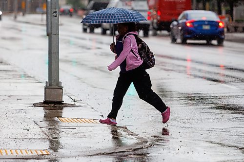MIKE DEAL / FREE PRESS
Umbrellas were deployed against the wet weather for Monday morning commuters in downtown Winnipeg.
Standup
260706 - Monday, July 06, 2026.