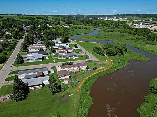 06072026
Tiger dams protect homes in a Minnedosa neighbourhood on Monday from the Little Saskatchewan River, which is expected to rise significantly in the coming days.
(Tim Smith/The Brandon Sun)