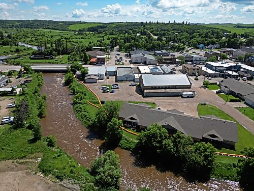 06072026
Tiger dams protect homes in a Minnedosa neighbourhood on Monday from the Little Saskatchewan River, which is expected to rise significantly in the coming days.
(Tim Smith/The Brandon Sun)