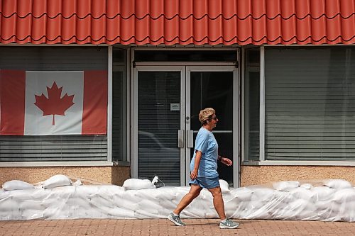 06072026
Sandbags protect buildings along Main Street South in Minnedosa on Monday from the Little Saskatchewan River, which is expected to rise significantly in the coming days.
(Tim Smith/The Brandon Sun)
