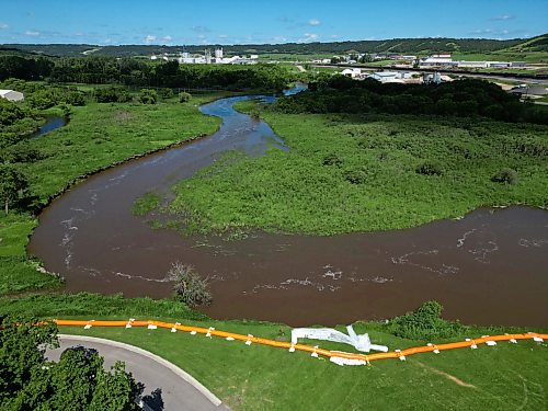 06072026
Tiger dams protect homes in a Minnedosa neighbourhood on Monday from the Little Saskatchewan River, which is expected to rise significantly in the coming days.
(Tim Smith/The Brandon Sun)
