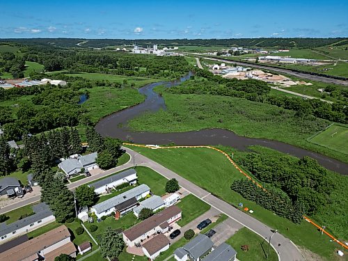06072026
Tiger dams protect homes in a Minnedosa neighbourhood on Monday from the Little Saskatchewan River, which is expected to rise significantly in the coming days.
(Tim Smith/The Brandon Sun)