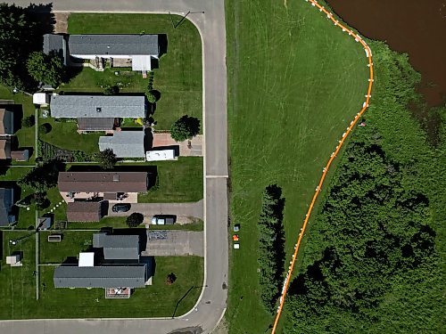 06072026
Tiger dams protect homes in a Minnedosa neighbourhood on Monday from the Little Saskatchewan River, which is expected to rise significantly in the coming days.
(Tim Smith/The Brandon Sun)