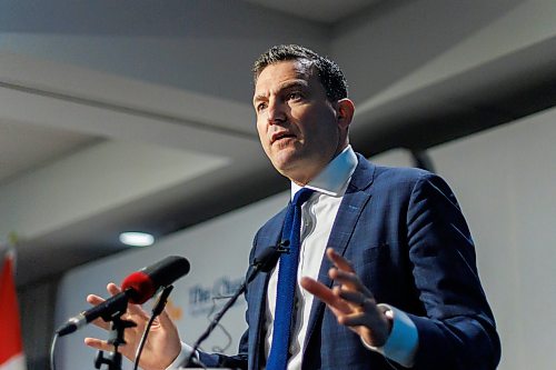 MIKE DEAL / FREE PRESS
Evan Solomon, federal Minister of Artificial Intelligence and Digital Innovation, speaks at a Winnipeg Chamber of Commerce event Tuesday, announcing funding for AI innovation in Manitoba.
Reporter: Gabrielle Piche
260707 - Tuesday, July 07, 2026.