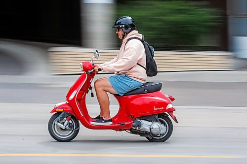 MIKE DEAL / FREE PRESS
An vespa (combustion engine) rider makes their way along Assiniboine Avenue Tuesday afternoon.
On the rise of e-bikes and scooters in Winnipeg and how the city/province plans to regulate them.
Reporter: Zoe Pierce
260707 - Tuesday, July 07, 2026.