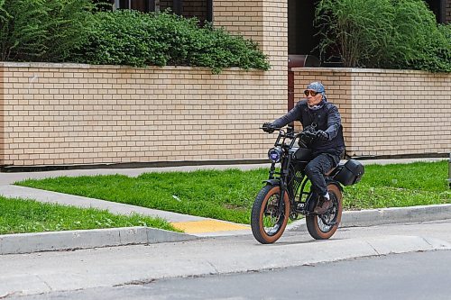 MIKE DEAL / FREE PRESS
An E-bike rider makes their way along Assiniboine Avenue Tuesday afternoon.
On the rise of e-bikes and scooters in Winnipeg and how the city/province plans to regulate them.
Reporter: Zoe Pierce
260707 - Tuesday, July 07, 2026.