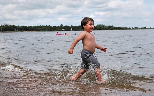 Ruth Bonneville / Free Press
Weather Standup Winnipeg Beach
Three-year-old water baby, Jason McBride splashes in the water at Winnipeg Beach while hanging out at the beach with his mom Tuesday.
July 7th, 2026