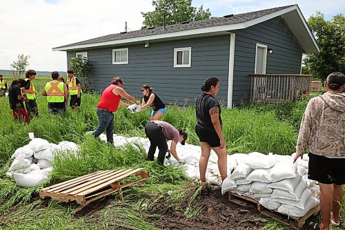 07072026
Volunteers work to sandbag a home at Sioux Valley Dakota Nation west of Brandon on Tuesday as the community prepares for flooding from the rising Assiniboine River. 
(Tim Smith/The Brandon Sun)