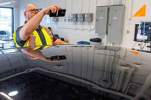 MIKE DEAL / FREE PRESS
MPI Estimator, Mike Head, checks out the hail damage to a claimants car.
John Bowering, Vice President and Chief Claims Officer talks to media about MPI’s dedicated Hail Response Centre located at its Gateway Service Centre, 40 Lexington Park, while clients arrive for their appointments Thursday morning.
MPI says this is one of the largest claims events in its history.
Reporter: Chris Kitching
260618 - Thursday, June 18, 2026.