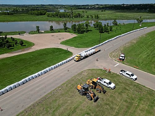 08072026
Workers install super sandbags along the southbound lanes of First Street North by Dinsdale Park in Brandon on Wednesday to create a dike as part of flood preparations. (Tim Smith/The Brandon Sun)
default