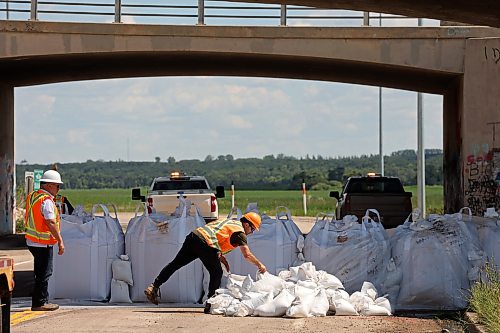 08072026
Workers install super sandbags to block off access to Grand Valley Road at the Trans Canada Highway overpass on Wednesday as part of flood preparations. (Tim Smith/The Brandon Sun)

