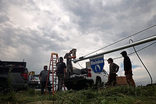 09072026
Workers with Ful-Flo Industries set-up new pivot irrigation equipment in a field at Deerboine Colony west of Brandon to replace equipment that was damaged in a spring storm earlier this year.  (Tim Smith/The Brandon Sun)