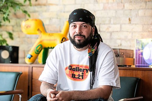MIKAELA MACKENZIE / FREE PRESS
Bistyek at Passage Cafe (with his sculpture) in the Exchange District on Friday, July 10, 2026.
For Ben W story.
Free Press 2026