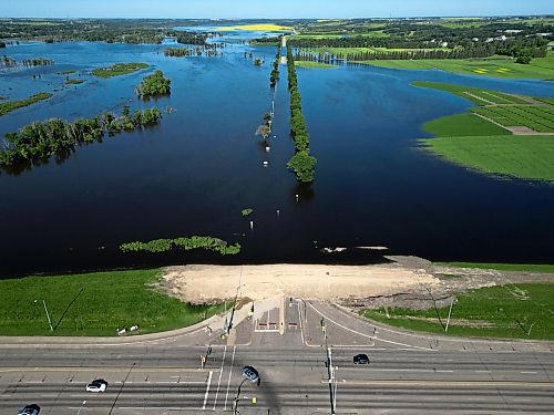 12072026
Trees line the submerged Grand Valley Road west of 18th Street on Sunday as the rising Assiniboine River floods the valley. (Tim Smith/The Brandon Sun)
default