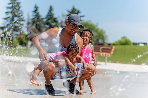 MIKE DEAL / FREE PRESS
Joannes Mendivil and his two daughters, Pia, 2, and Paula, 1, take advantage of the cool water at the Maples Spray Pad Monday afternoon.
Reporter: Tiago Resko
260713 - Monday, July 13, 2026.