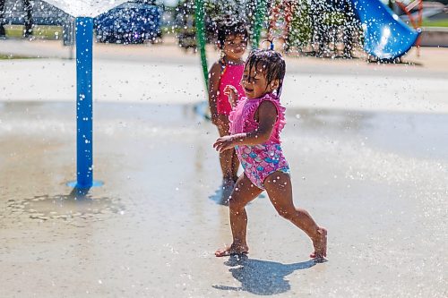 MIKE DEAL / FREE PRESS
Joannes Mendivil and his two daughters, Pia, 2, and Paula, 1, take advantage of the cool water at the Maples Spray Pad Monday afternoon.
Reporter: Tiago Resko
260713 - Monday, July 13, 2026.