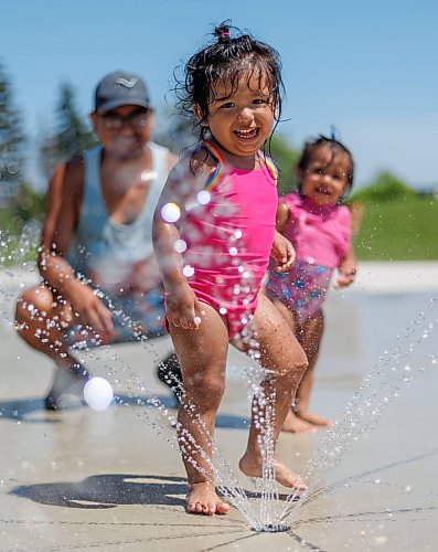 MIKE DEAL / FREE PRESS
Joannes Mendivil and his two daughters, Pia, 2, and Paula, 1, take advantage of the cool water at the Maples Spray Pad Monday afternoon.
Reporter: Tiago Resko
260713 - Monday, July 13, 2026.