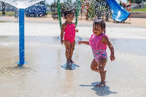 MIKE DEAL / FREE PRESS
Joannes Mendivil and his two daughters, Pia, 2, and Paula, 1, take advantage of the cool water at the Maples Spray Pad Monday afternoon.
Reporter: Tiago Resko
260713 - Monday, July 13, 2026.