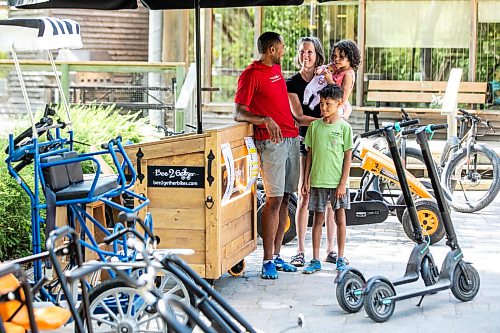 MIKAELA MACKENZIE / FREE PRESS
	
Chad (clockwise from top left), Kim, Jasmine (six), and Kamani (eight) Celaire at the Bee2Gether Bikes Fort Whyte location on Monday, July 13, 2026. 
For Gabby story.
Free Press 2026