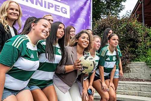 MIKAELA MACKENZIE / FREE PRESS
Northern Super Leagueճ Winnipeg expansion team co-founder Desiree Scott poses for a photo with FC Northwest League U17 girls players at The Forks on Tuesday, July 14, 2026.
For Gabby story.
Free Press 2026