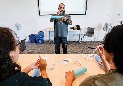 JOHN WOODS / FREE PRESS
Victor Mondaca presents and demonstrates the administration of Naloxone for drug poisoning during a workshop at Transcona Library Monday, July 14, 2026.
reporter: tiago