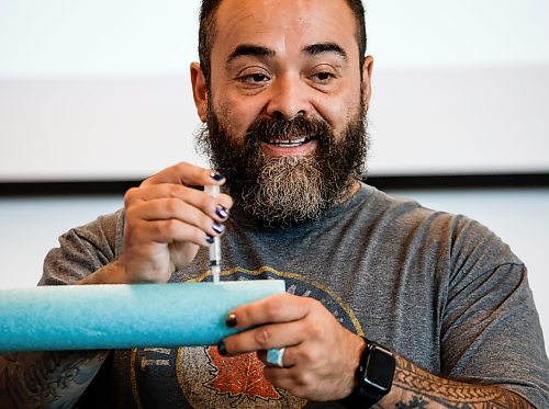 JOHN WOODS / FREE PRESS
Victor Mondaca presents and demonstrates the administration of Naloxone for drug poisoning during a workshop at Transcona Library Monday, July 14, 2026. 

reporter: tiago
