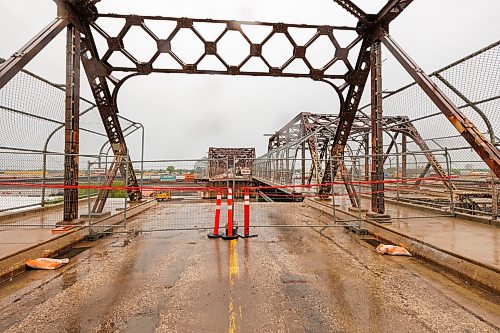 MIKE DEAL / FREE PRESS
Spane #15 of the Arlington Street Bridge is the first to be removed during the two year demolition project Thursday morning. By the end of the year most of the southern half of the bridge should be demolished.
Winnipeg Mayor Scott Gillingham was on hand to watch the start of the historic bridges removal.
Reporter: Malak Abas
260716 - Thursday, July 16, 2026.