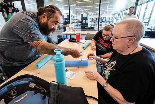 JOHN WOODS / FREE PRESS
Victor Mondaca presents and demonstrates the administration of Naloxone for drug poisoning during a workshop at Transcona Library Monday, July 14, 2026. 

reporter: tiago