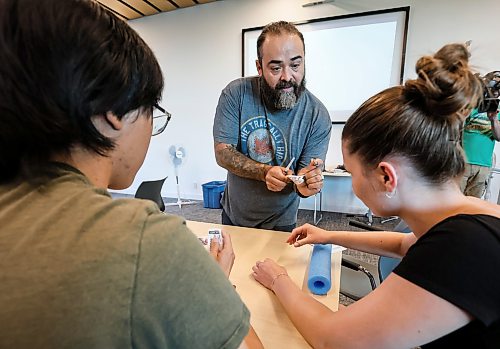 JOHN WOODS / FREE PRESS
Victor Mondaca presents and demonstrates the administration of Naloxone for drug poisoning during a workshop at Transcona Library Monday, July 14, 2026.
reporter: tiago