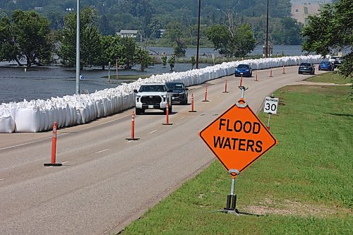 16072026
Traffic passes by the flood water continuing to inundate Dinsdale Park in Brandon as water levels in the Assiniboine River continue to go down on Thursday.
(Tim Smith/The Brandon Sun)