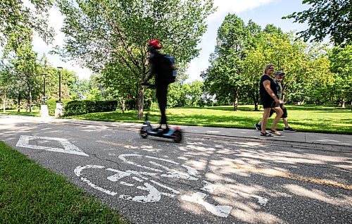 MIKAELA MACKENZIE / FREE PRESS
The bike path along Assiniboine Avenue on Friday, July 17, 2026.
For front & centre story.
Free Press 2026