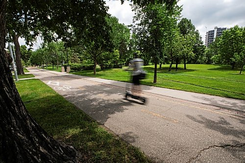 MIKAELA MACKENZIE / FREE PRESS
	
An e-scooter on the bike path along Assiniboine Avenue on Friday, July 17, 2026. 

For front &amp; centre story.
Free Press 2026