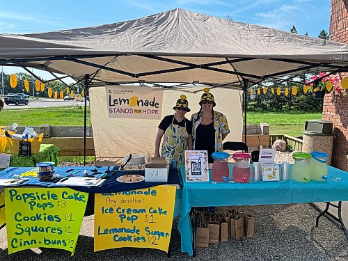 Zoe Pierce / Free Press
From left: Shannon Campbell and Brianne Doherty a lemonade stand with WinRose Animal hospital