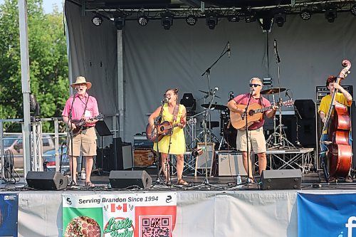 Wheat City Jug entertains the audience during the fourth annual festival at the Rideau Park on Sunday evening. (Abiola Odutola/The Brandon Sun)