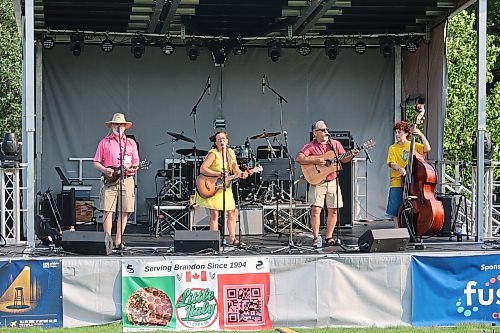 Wheat City Jug entertains the audience during the fourth annual festival at the Rideau Park on Sunday evening. (Abiola Odutola/The Brandon Sun)