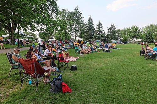 Music lovers watch as the Wheat City Jug perform during the fourth annual festival at the Rideau Park on Sunday evening. (Abiola Odutola/The Brandon Sun)