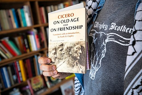 MIKAELA MACKENZIE / FREE PRESS
	
Vince Litardi buys two books at the Fringe Festival Bookman stand on Friday, July 17, 2026. 

For Ben W story.
Free Press 2026