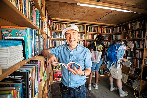 MIKAELA MACKENZIE / FREE PRESS
John Thompson at his Fringe Festival Bookman stand on Friday, July 17, 2026.
For Ben W story.
Free Press 2026