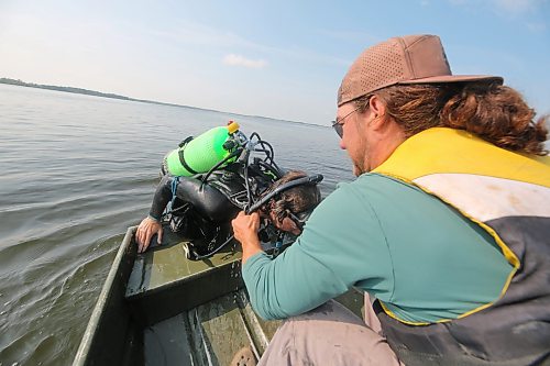 A diver with AAE Tech Services is pulled into the boat in between servicing aeration systems on the lakebed of Shoal Lake. (Connor McDowell/The Brandon Sun)