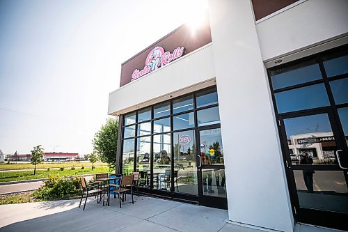 MIKAELA MACKENZIE / FREE PRESS
	
Shake N Rolls ice cream on Tuesday, July 21, 2026. 

For AV story.
Free Press 2026