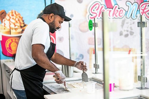 MIKAELA MACKENZIE / FREE PRESS
	
Co-owner Param Gill makes a Khoya Gulab ice cream at Shake N Rolls on Tuesday, July 21, 2026. 

For AV story.
Free Press 2026
