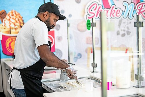 MIKAELA MACKENZIE / FREE PRESS
Co-owner Param Gill makes a Khoya Gulab ice cream at Shake N Rolls on Tuesday, July 21, 2026.
For AV story.
Free Press 2026