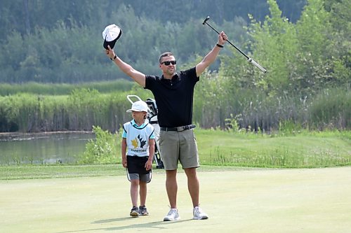 Steinbach's Doug Penner celebrates after sinking the winning putt in the final round of the Golf Manitoba men's mid-amateur at Quarry Oaks Golf Course on Wednesday. (Thomas Friesen/The Brandon Sun)