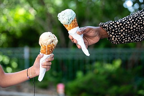 MIKAELA MACKENZIE / FREE PRESS
	
Avaճ cookie butter (left) and mint chocolate ice creamʡt Fete on Tuesday, July 21, 2026. 

For AV story.
Free Press 2026