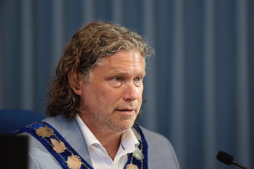 Brandon Mayor Jeff Fawcett speaks at Monday evening’s council meeting. (Alex Lambert/The Brandon Sun)