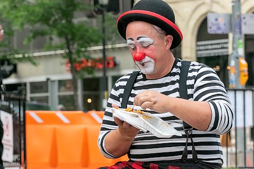 BROOK JONES/FREE PRESS
Charles Lauder III who is portraying Sleepy is pictured having lunch at Old Market Square in Winnipeg, Man., Thursday, July 23, 2026. Charles is a performer at Kids Fringe, which is part of the Winnipeg Fringe Theatre Festival.