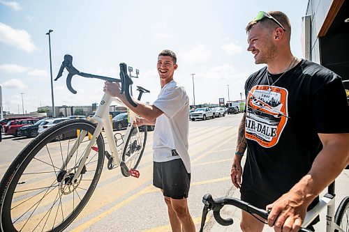 MIKAELA MACKENZIE / FREE PRESS
Thomas Clark (left) and Val Duquenne with their new bikes on Monday, July 27, 2026. The two are biking across Canada to raise awareness for menճ mental health, and have just gotten new bikes through community support after having their original ones stolen during their stop in Winnipeg.
For Tiago story.
Free Press 2026